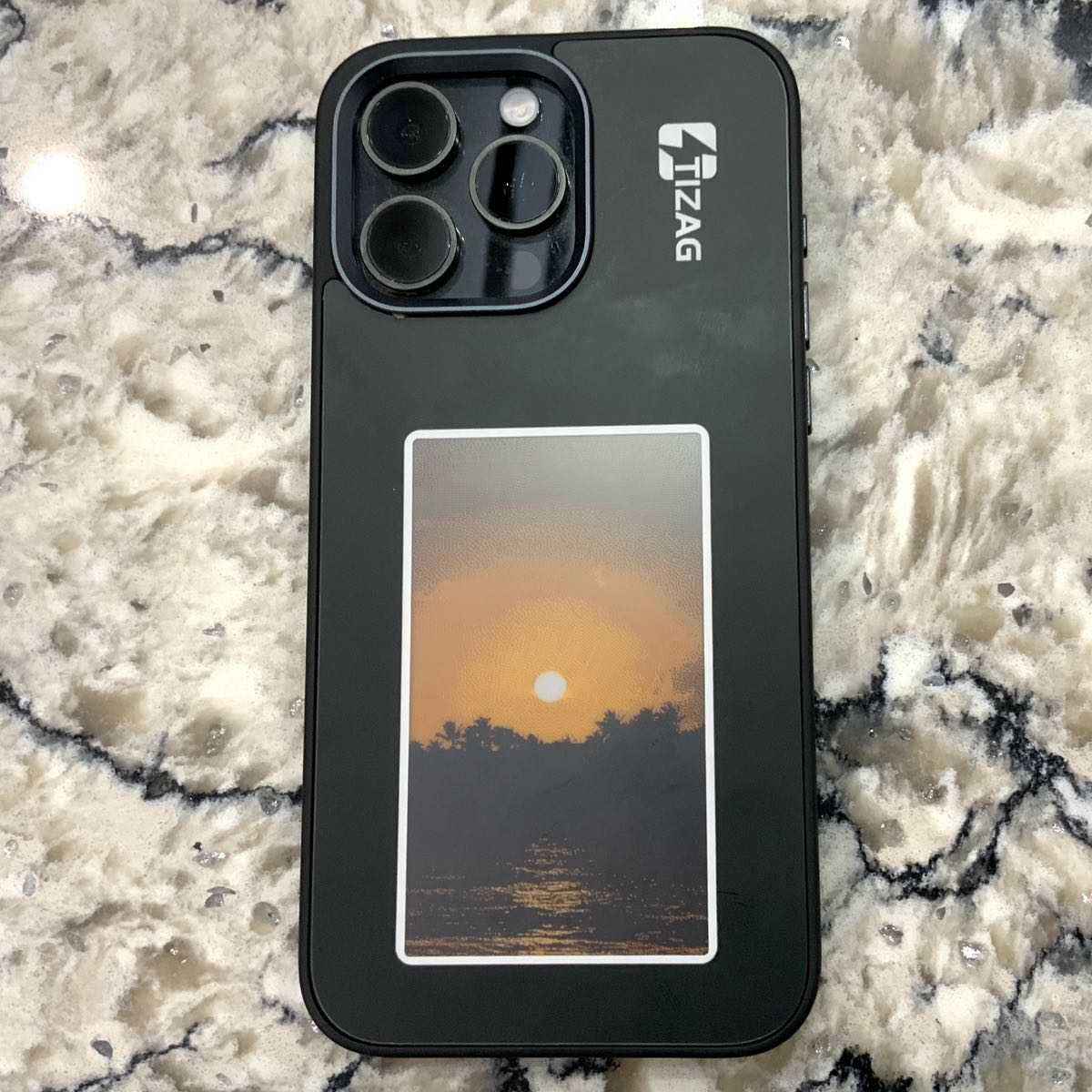 TIZAG Customizable Digital Canvas iPhone Case review – rocks some innovative technology… with some caveats